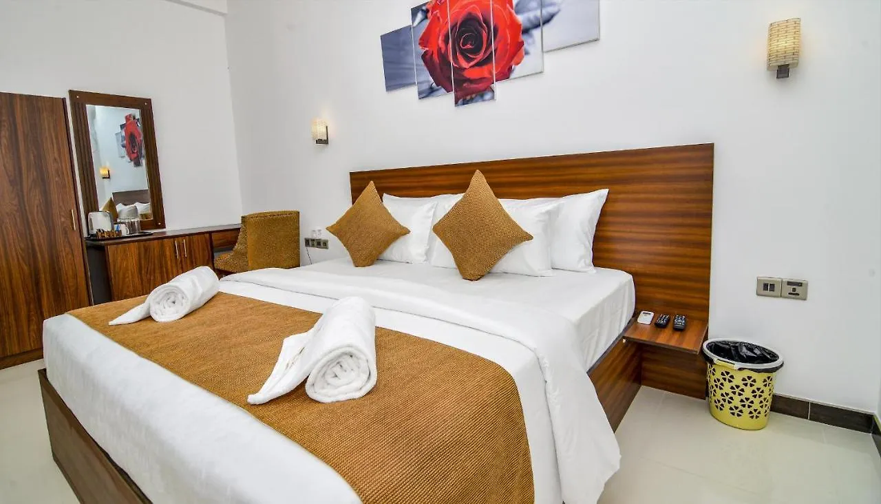 Negombo New Queen'S Palace Sri Lanka