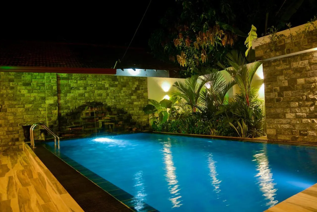 Hotel Negombo New Queen'S Palace