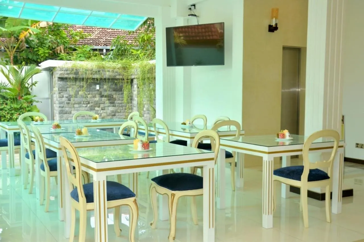 Negombo New Queen'S Palace 4*,