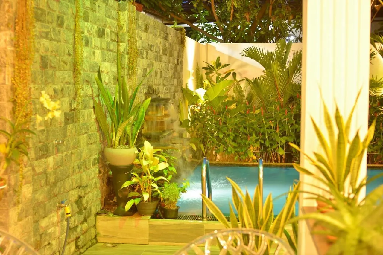 Negombo New Queen'S Palace 4*,